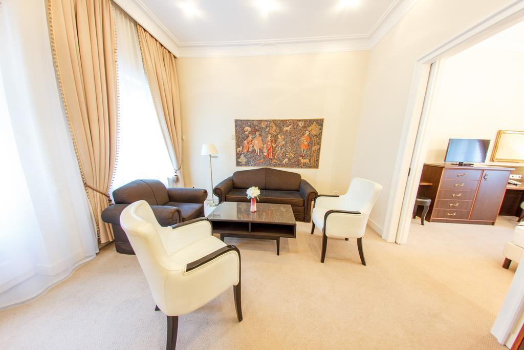 Hotel Kristaly Imperial Тата Экстерьер фото