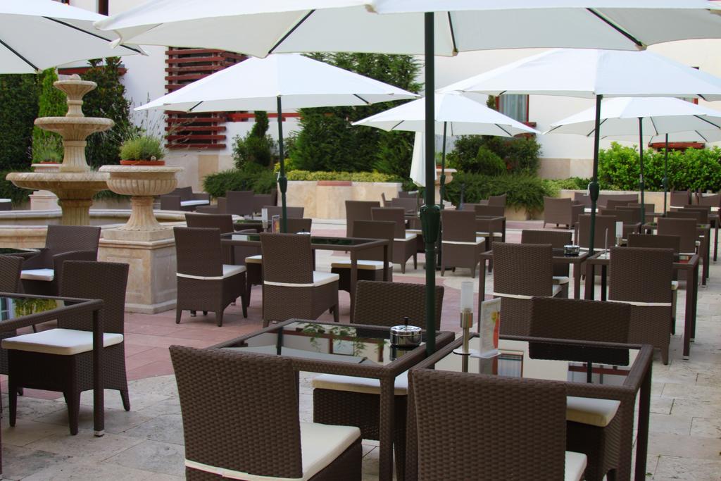 Hotel Kristaly Imperial Тата Экстерьер фото