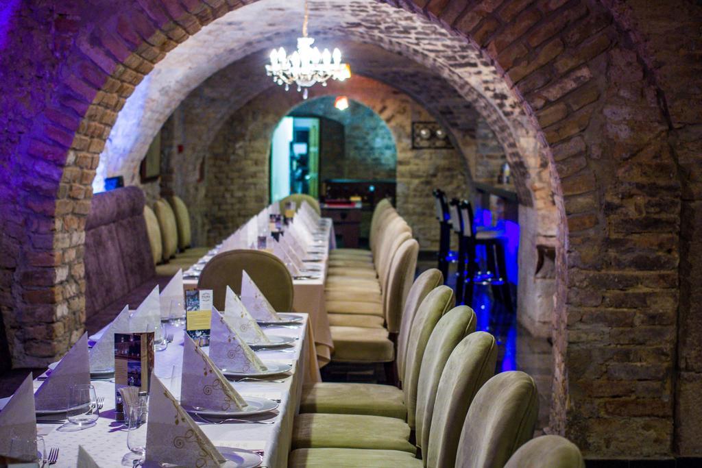 Hotel Kristaly Imperial Тата Экстерьер фото