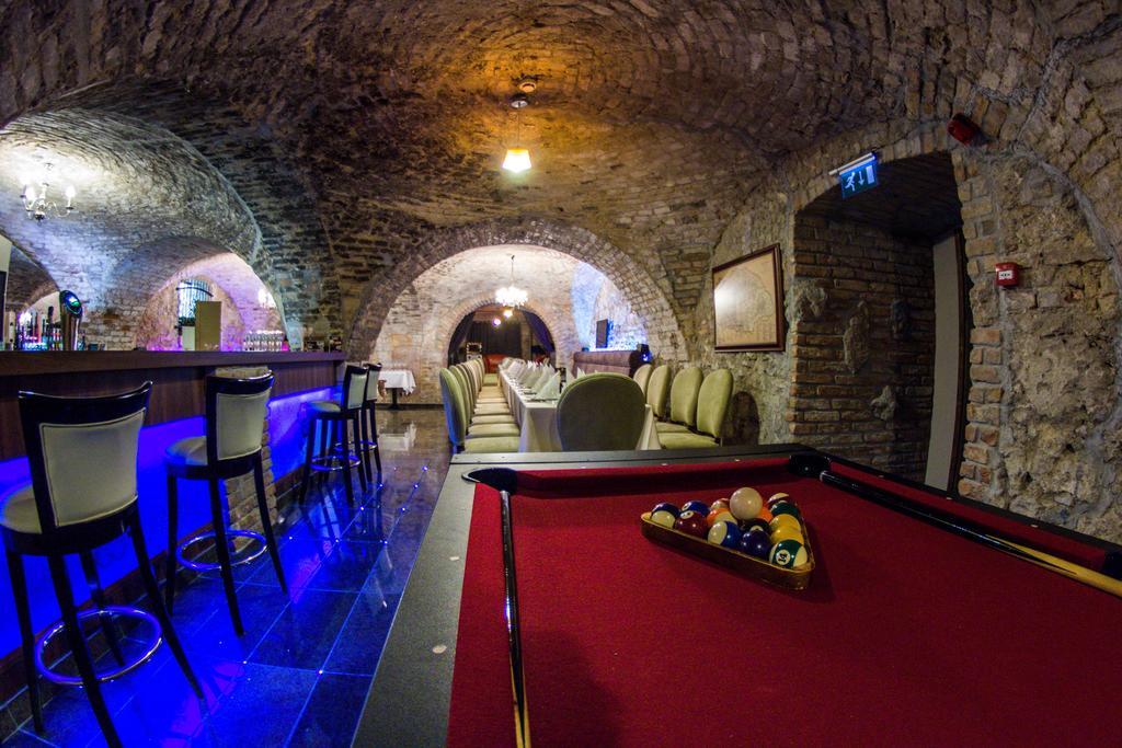 Hotel Kristaly Imperial Тата Экстерьер фото