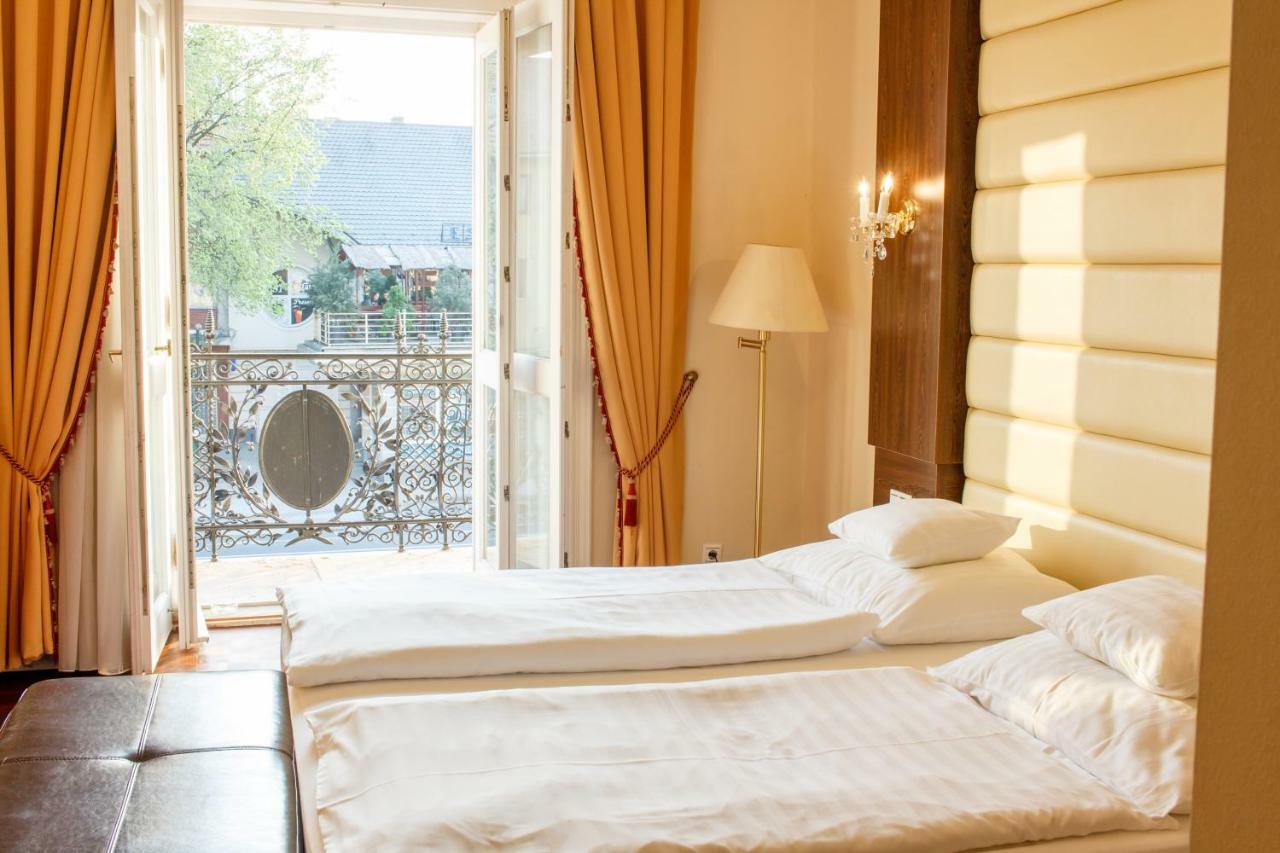 Hotel Kristaly Imperial Тата Экстерьер фото