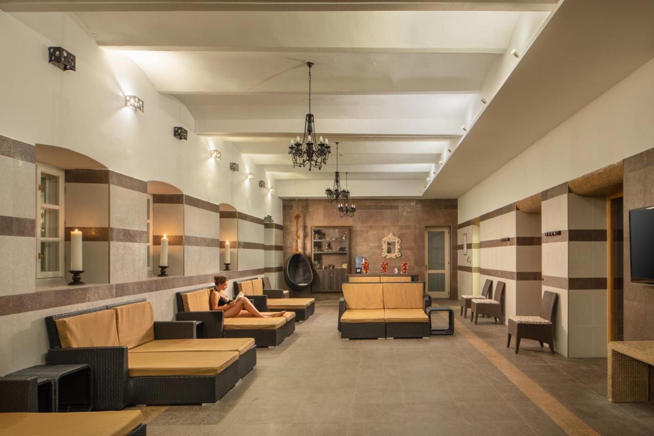 Hotel Kristaly Imperial Тата Экстерьер фото